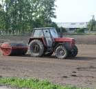 Wałowanie pola przed pokazami