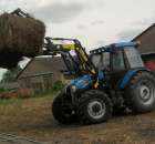 załadunek bel siana zefirem