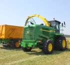 Sieczkarnia John Deere 7350 + Ciągnik 6930 + Przyczepa Joskin 20000 TRC