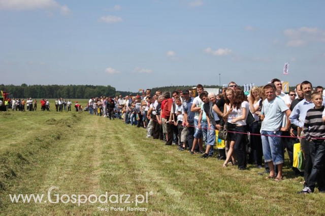 Widownia pokazu maszyn 21-22 Maj Kąkolewo