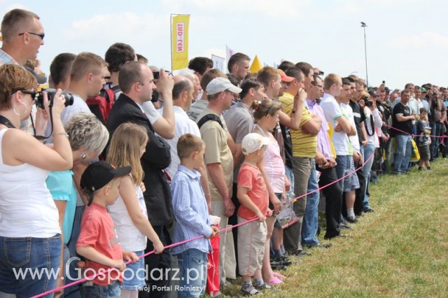 Widownia pokazu maszyn 21-22 Maj Kąkolewo
