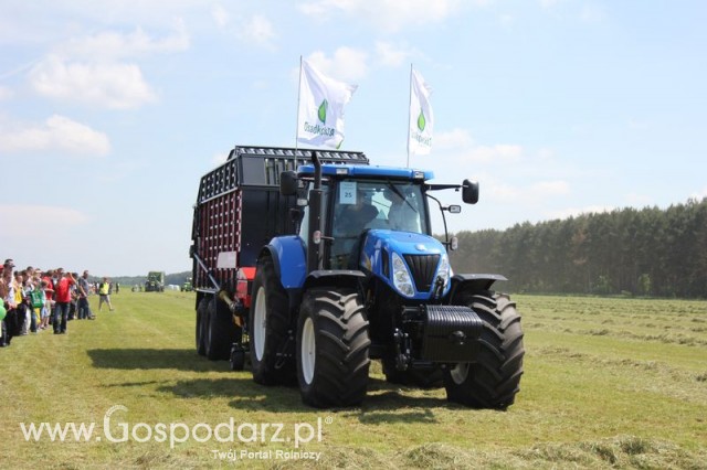 Przeczepa samozbierająca Kverneland Taarup 10045 RD + New Holland T7030