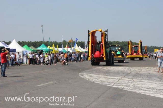 Widownia pokazu maszyn 21-22 Maj Kąkolewo