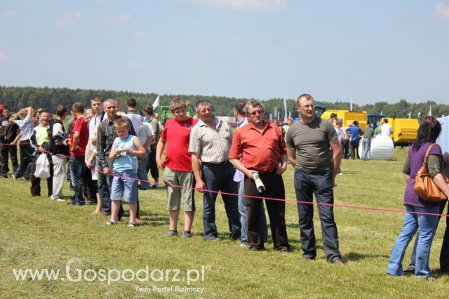 Widownia pokazu maszyn 21-22 Maj Kąkolewo