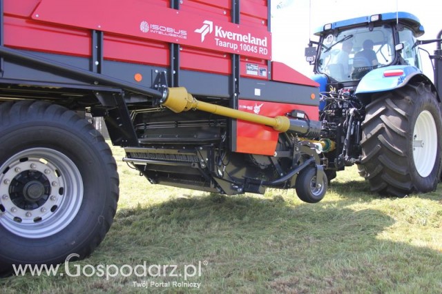 Przeczepa samozbierająca Kverneland Taarup 10045 RD + New Holland T7030