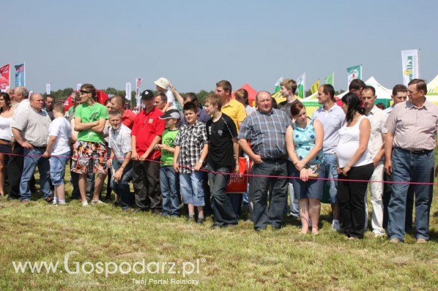 Widownia pokazu maszyn 21-22 Maj Kąkolewo