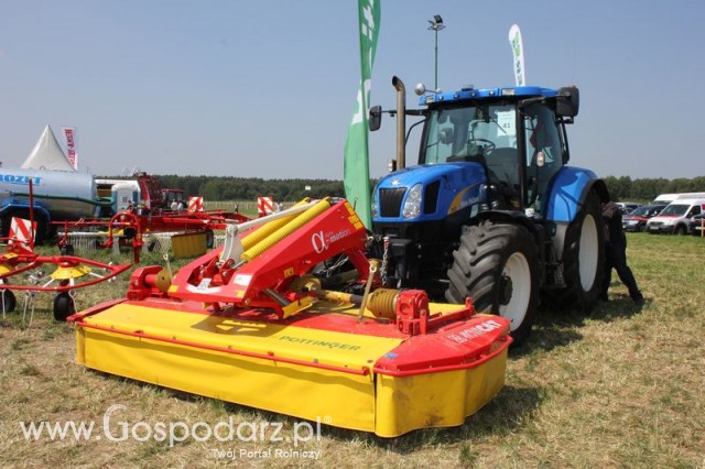 Ciągnik New Holland i kosiarka Pottinger NOVACAT