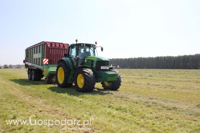 Przyczepa zbierająca Strauttmann Giga Vitesse CFS + Ciągnik Joh Deere 7530