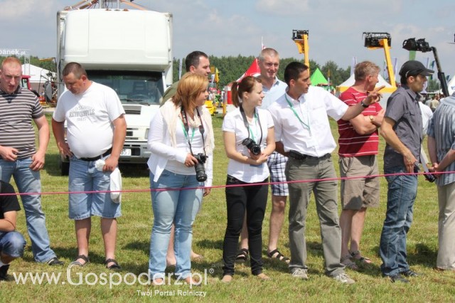 Widownia pokazu maszyn 21-22 Maj Kąkolewo