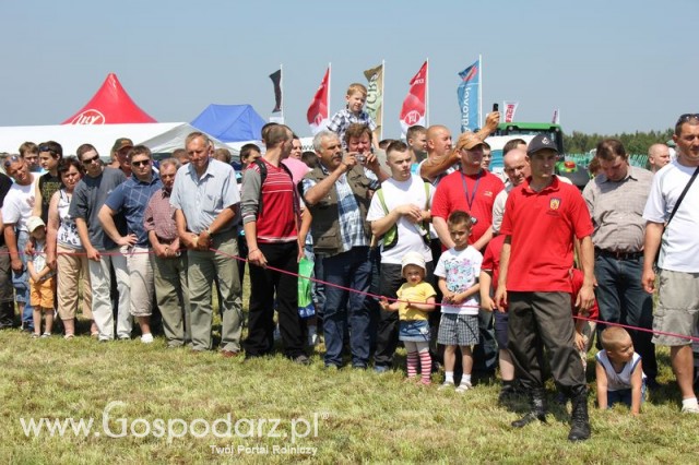 Widownia pokazu maszyn 21-22 Maj Kąkolewo