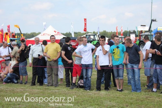 Widownia pokazu maszyn 21-22 Maj Kąkolewo