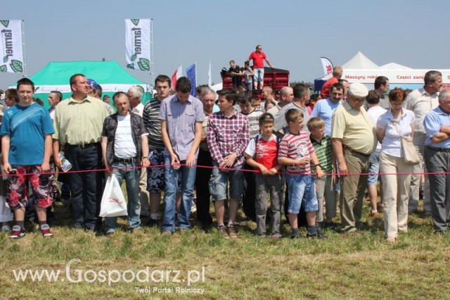 Widownia pokazu maszyn 21-22 Maj Kąkolewo