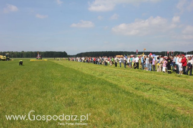 Widownia pokazu maszyn 21-22 Maj Kąkolewo