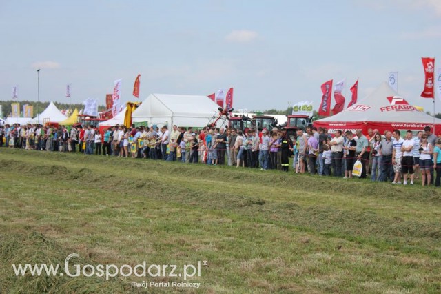 Widownia pokazu maszyn 21-22 Maj Kąkolewo
