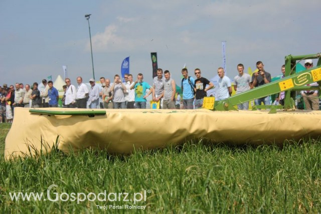 Widownia pokazu maszyn 21-22 Maj Kąkolewo