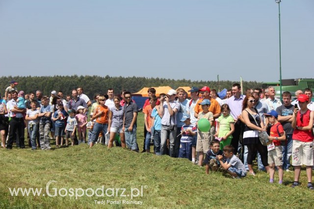 Widownia pokazu maszyn 21-22 Maj Kąkolewo