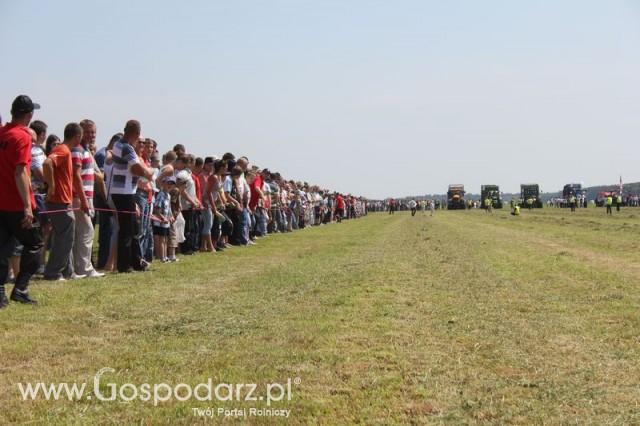 Widownia pokazu maszyn 21-22 Maj Kąkolewo