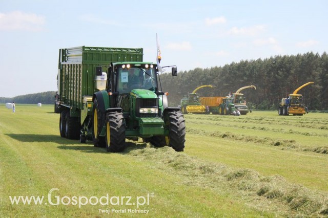 Przyczepa MX 310 GD + Ciągnik John Deere 6930