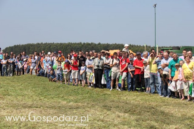 Widownia pokazu maszyn 21-22 Maj Kąkolewo