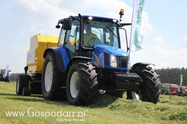 Prasa zwijająca New Holland BR7060 + Ciągnik New Holland T6070