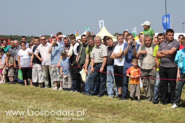 Widownia pokazu maszyn 21-22 Maj Kąkolewo
