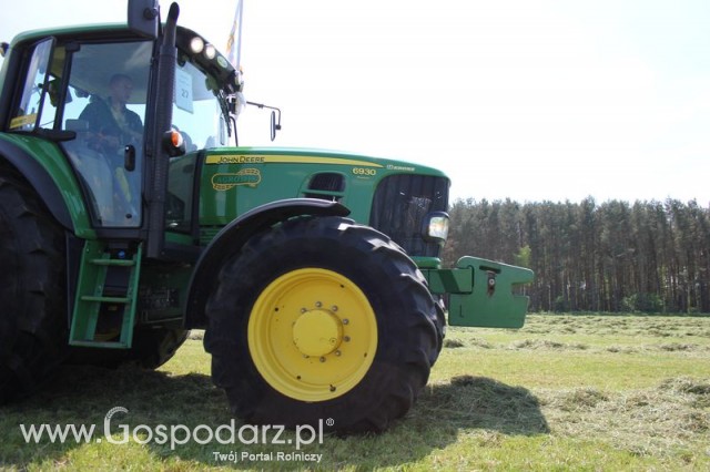 Przyczepa MX 310 GD + Ciągnik John Deere 6930
