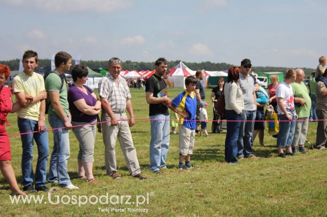 Widownia pokazu maszyn 21-22 Maj Kąkolewo