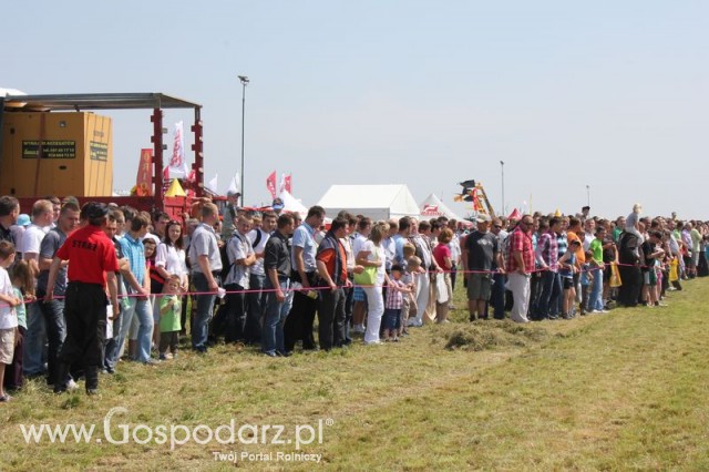 Widownia pokazu maszyn 21-22 Maj Kąkolewo
