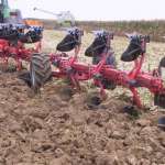 Pługi obracalne półzawieszane na wózku SPER8 VARILIBRE