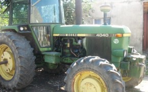 John Deere 4040