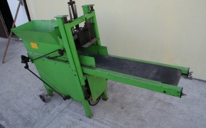 MASZYNA FORMUJĄCA KOSTKI TORFOWE POD ROZSADY